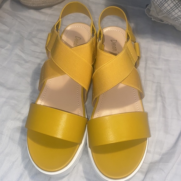 Mustard sandals - Picture 2 of 3